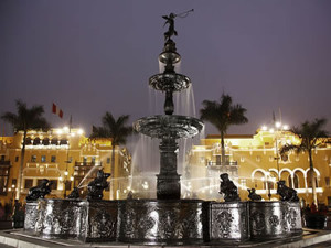 800px-Urban_View_of_Lima,_Peru_09_(Night_City)