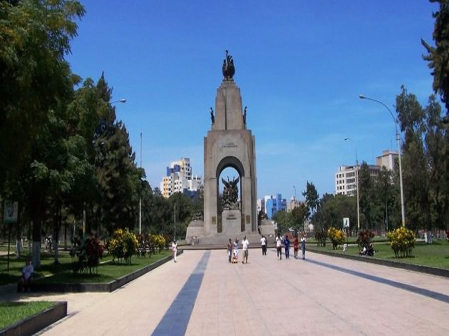 7.-Tours de Plazas y Monumentos Icónicos  de Lima